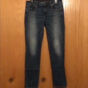 Size 8 American Eagle skinny stretch jeans.